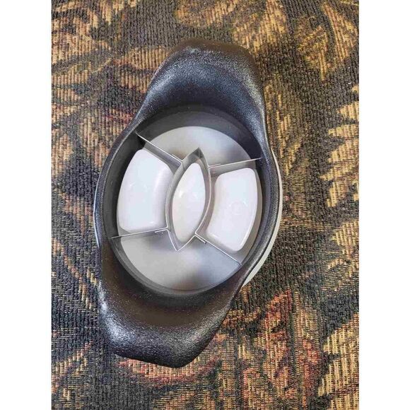 Retired Pampered Chef Mango Wedger Slicer Cutter W/ Blade Cover - Picture 1 of 4